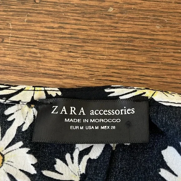 Zara Daisy Faux  Wrap Dress Button Front deep  V Neck Floral Size M - Picture 7 of 9